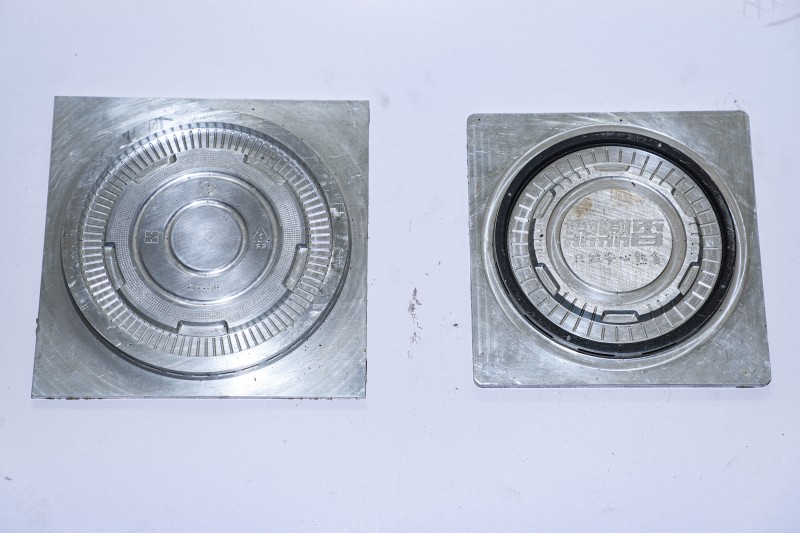 Lid of bowls mould